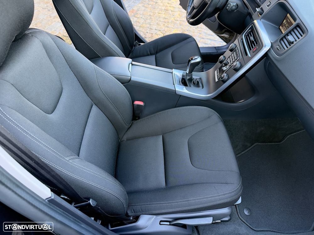 Volvo V60 Cross Country 2.0 D3 Momentum - 53