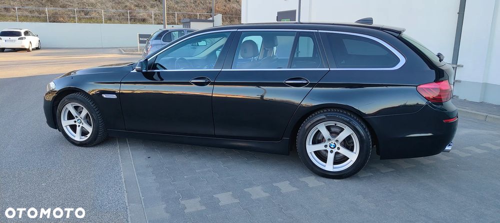 BMW Seria 5 525d Luxury Line - 6