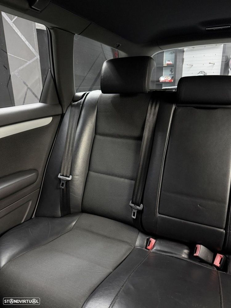 Audi A4 Avant 2.0 TDi S-line - 33