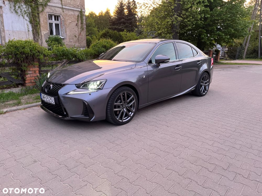 Lexus IS 300h F Sport - 1