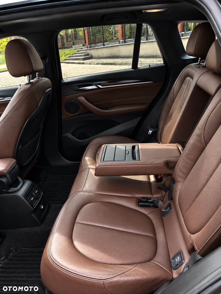 BMW X1 xDrive25i Sport Line sport - 6