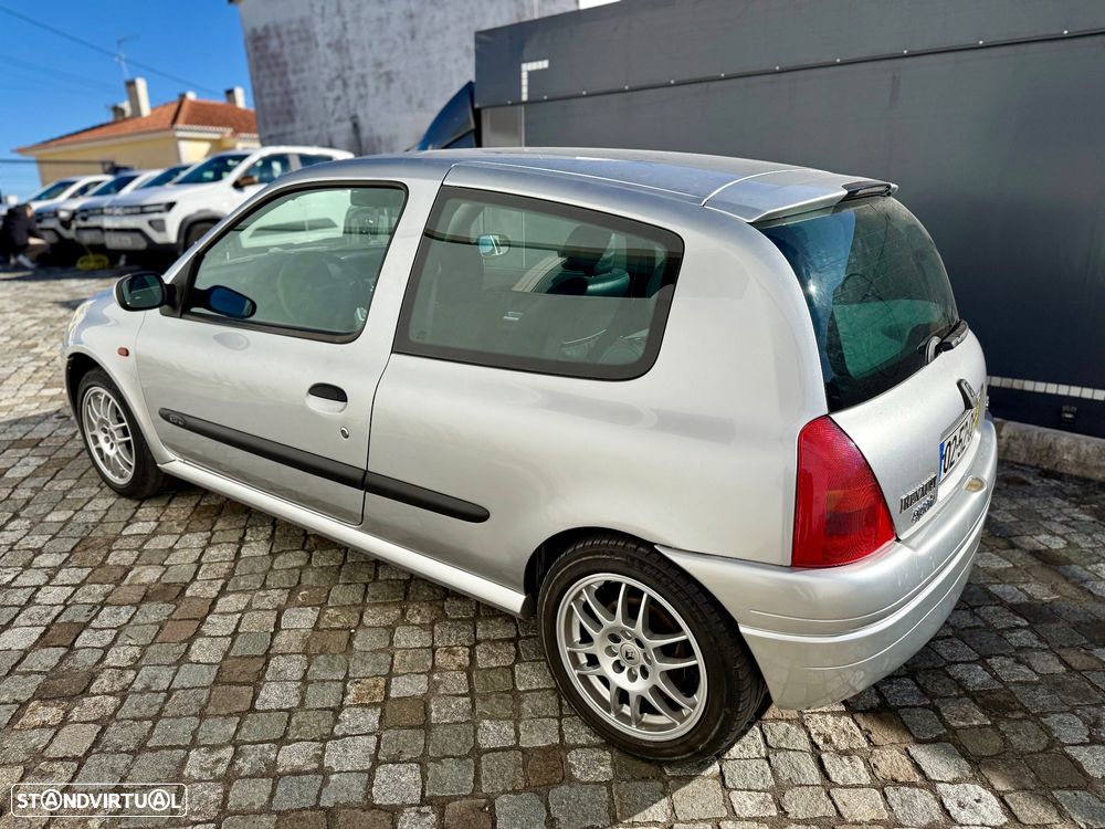 Renault Clio - 11