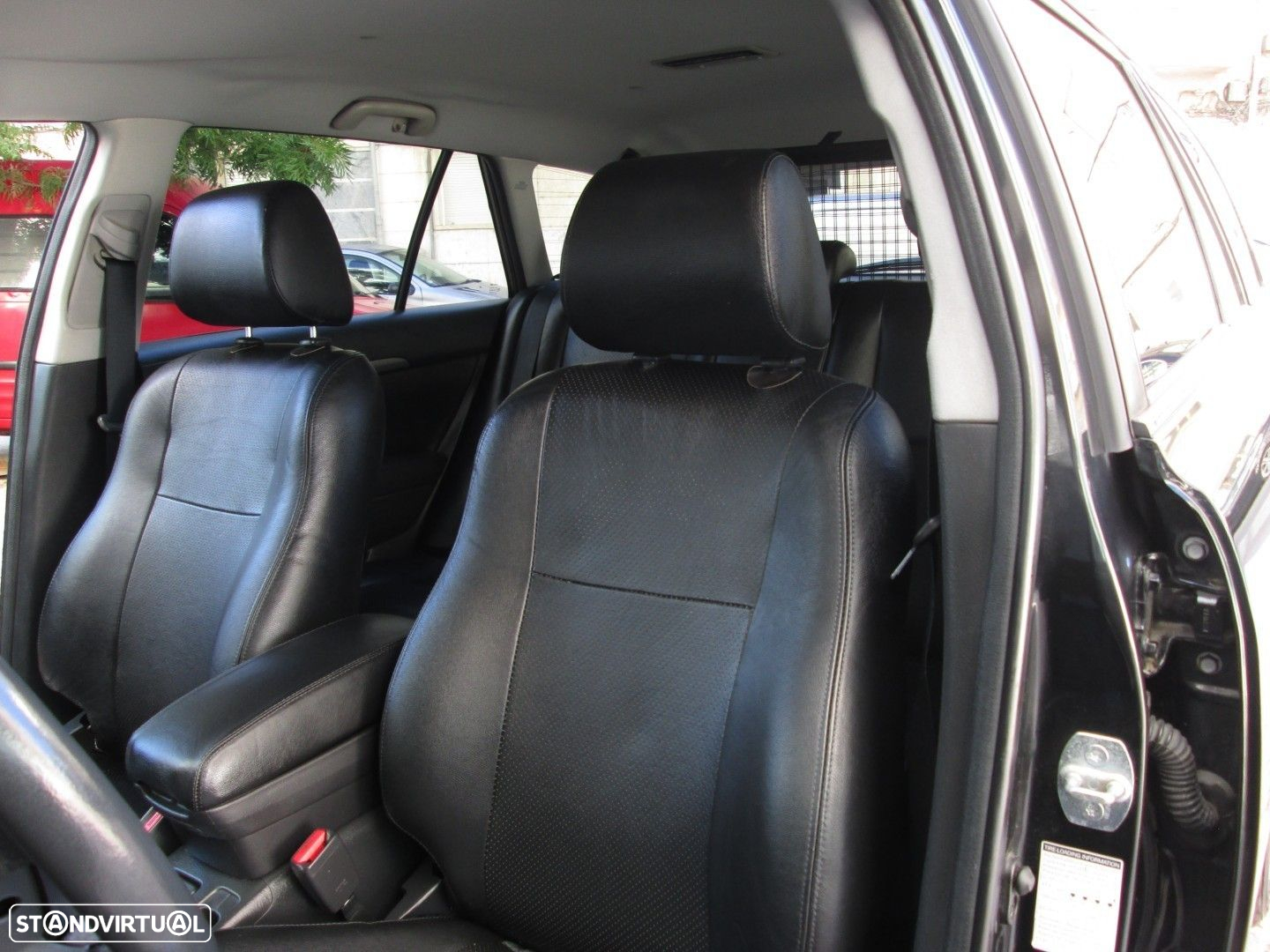 Toyota Avensis SW 2.0 D-4D Sol+GPS - 27