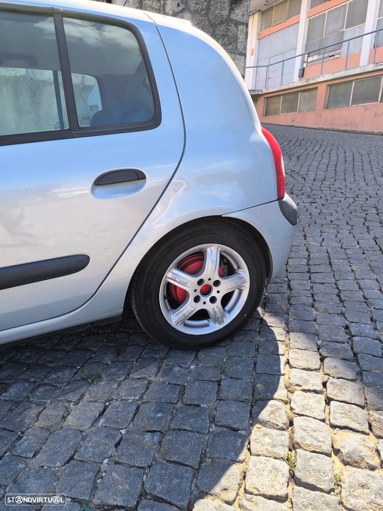 Renault Clio 1.2 16V S - 10