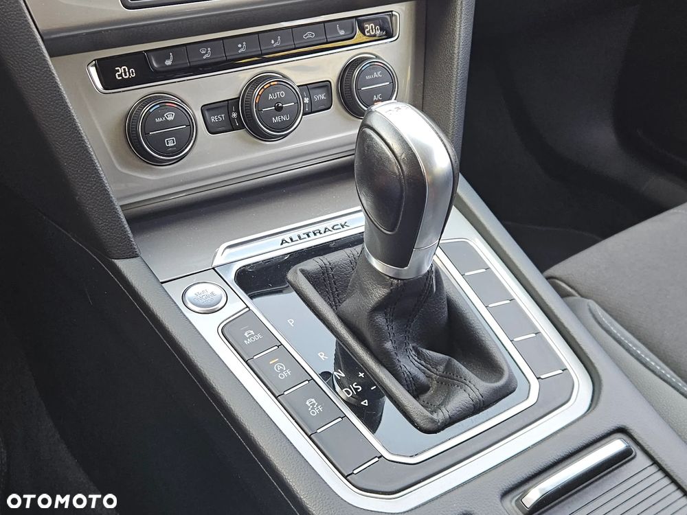 Volkswagen Passat Variant 2.0 TDI SCR 4Motion DSG Highline - 10