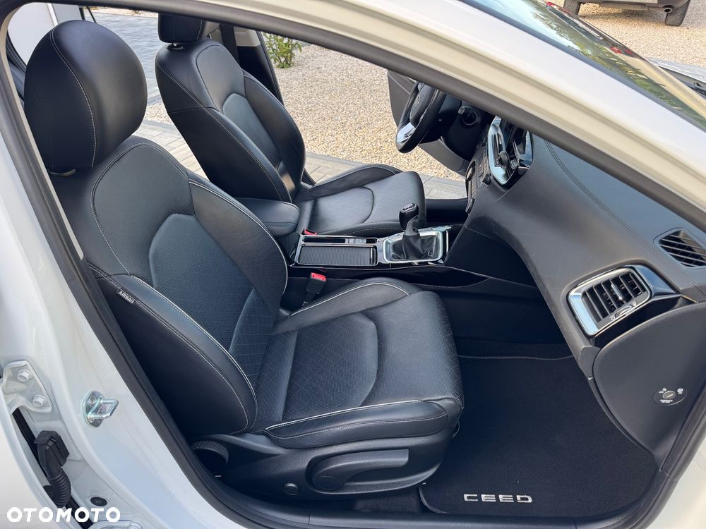 Kia Ceed 1.4 T-GDI OPF Platinum Edition - 37