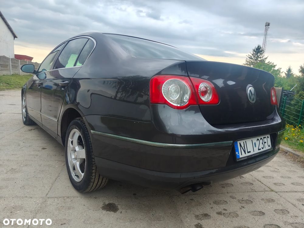 Volkswagen Passat 2.0 TDI Individual - 8