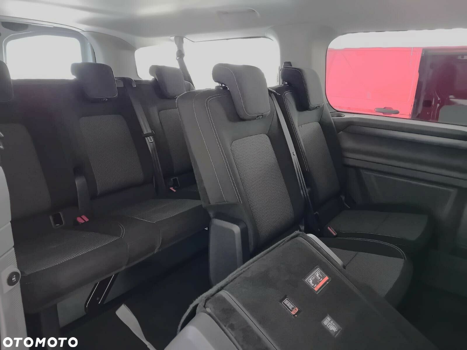 Volkswagen Caravelle - 11