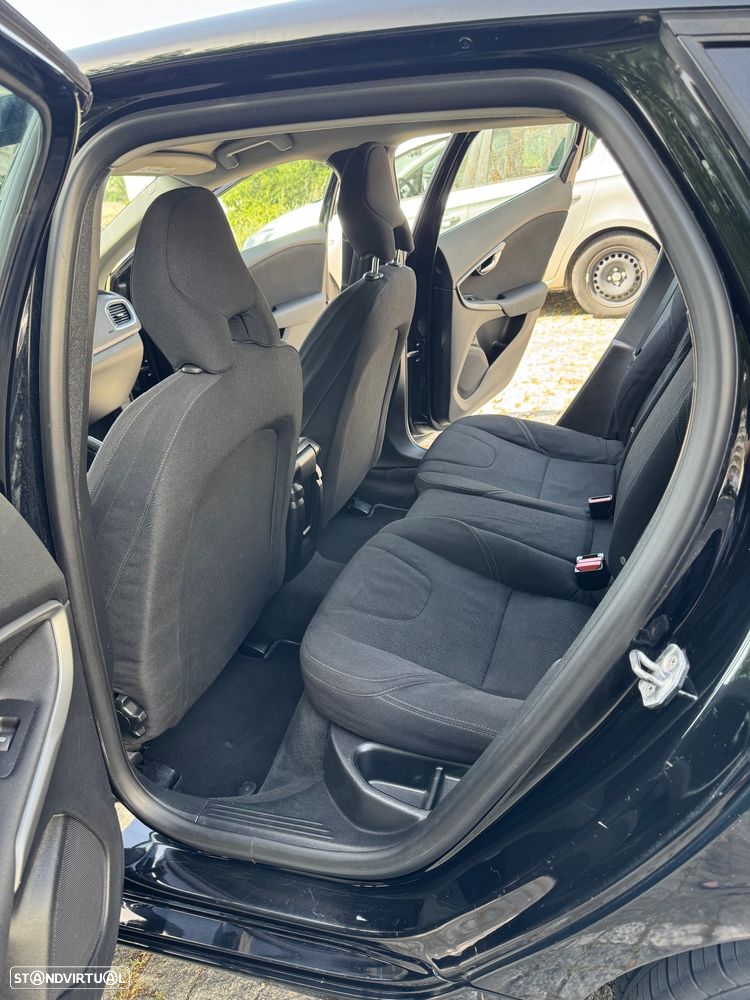 Volvo V40 2.0 D2 Momentum - 5