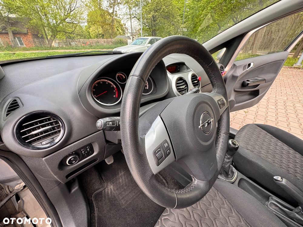 Opel Corsa 1.2 16V Essentia - 16