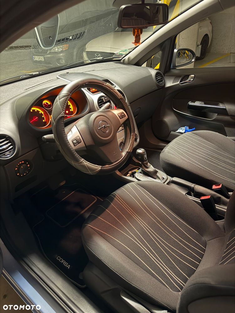 Opel Corsa 1.4 16V Cosmo - 13