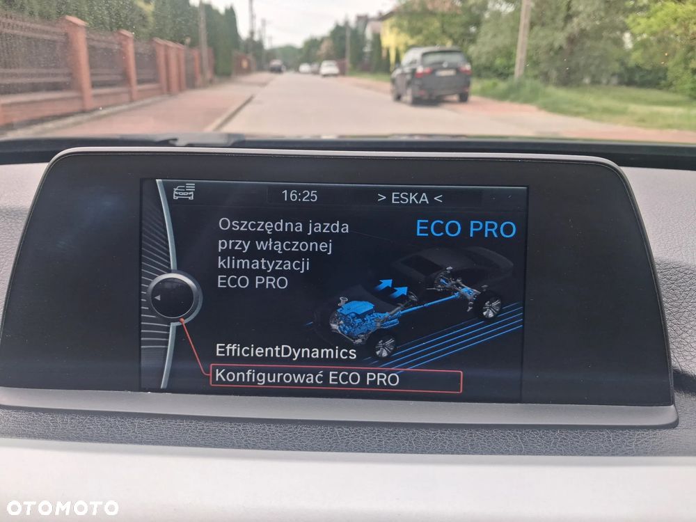 BMW Seria 3 318d Sport Line - 32