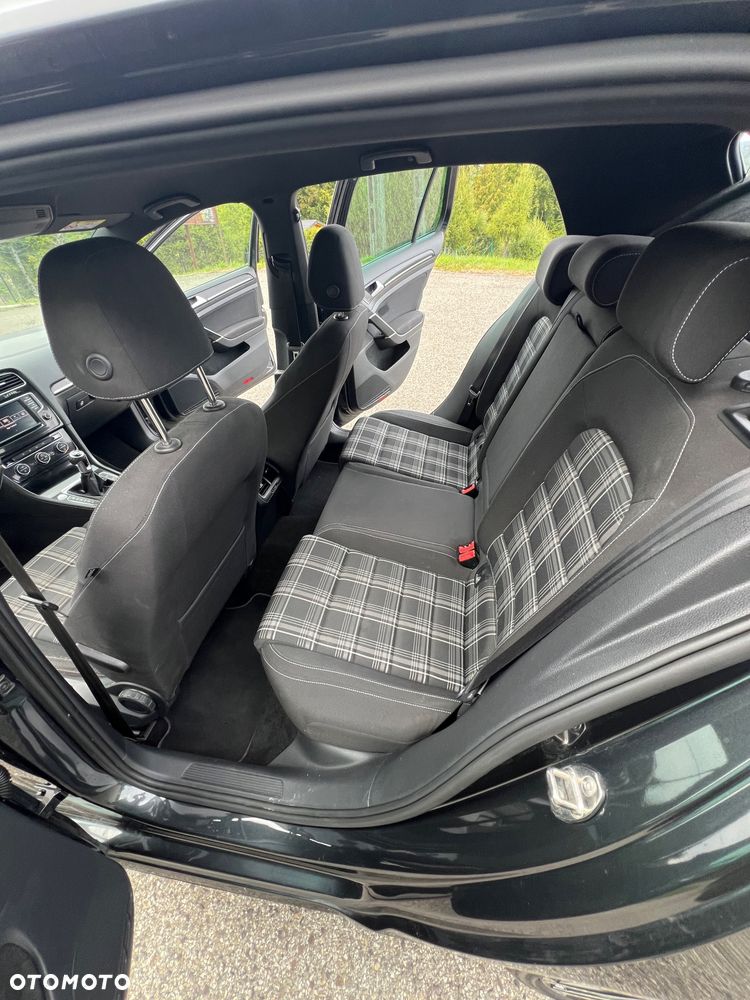 Volkswagen Golf - 14