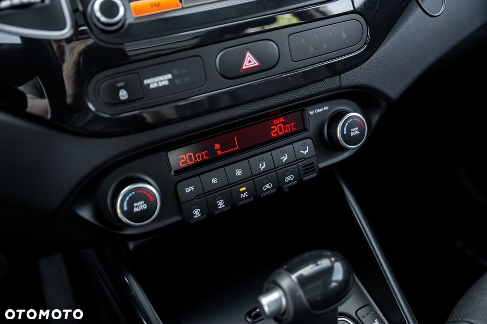 Kia Carens 1.7 CRDi 141 ISG Vision - 30