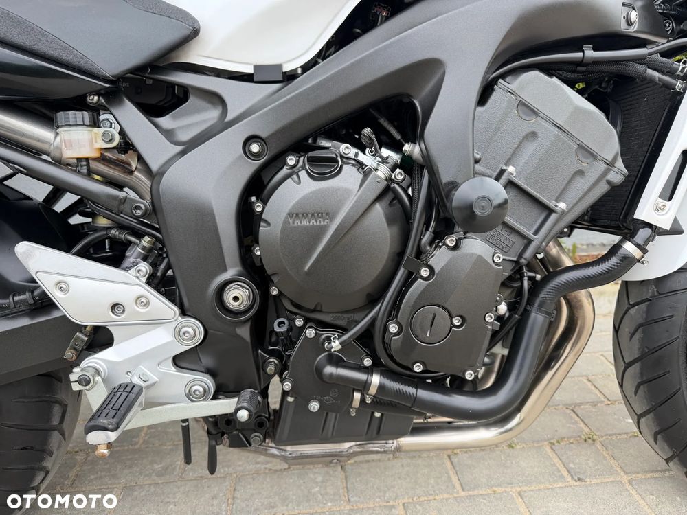 Yamaha FZ - 27