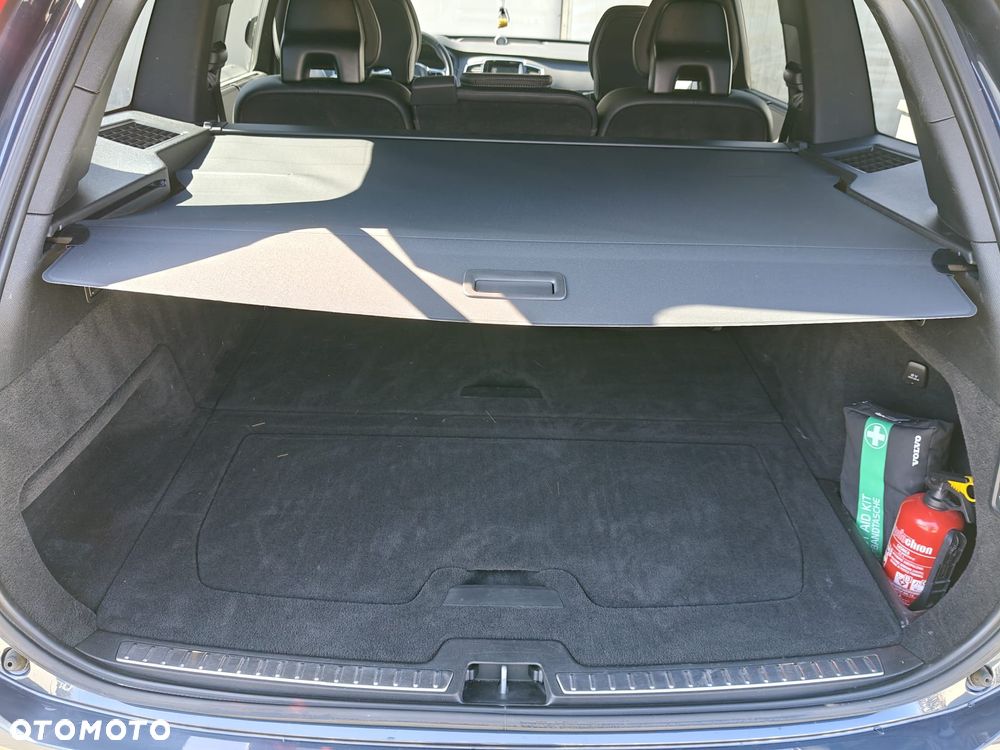 Volvo XC 90 B5 D AWD Plus Dark - 30
