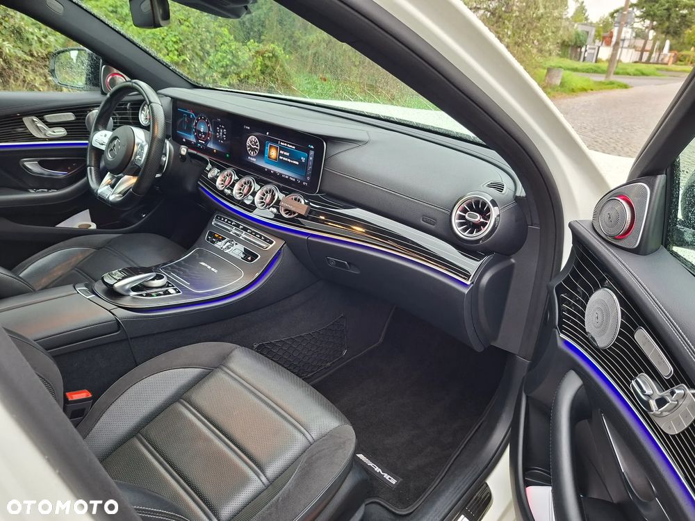 Mercedes-Benz Klasa E AMG 63 4Matic+ T 9G-TRONIC - 18