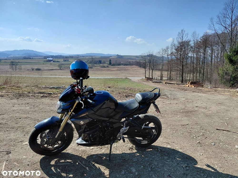 Suzuki GSR - 1