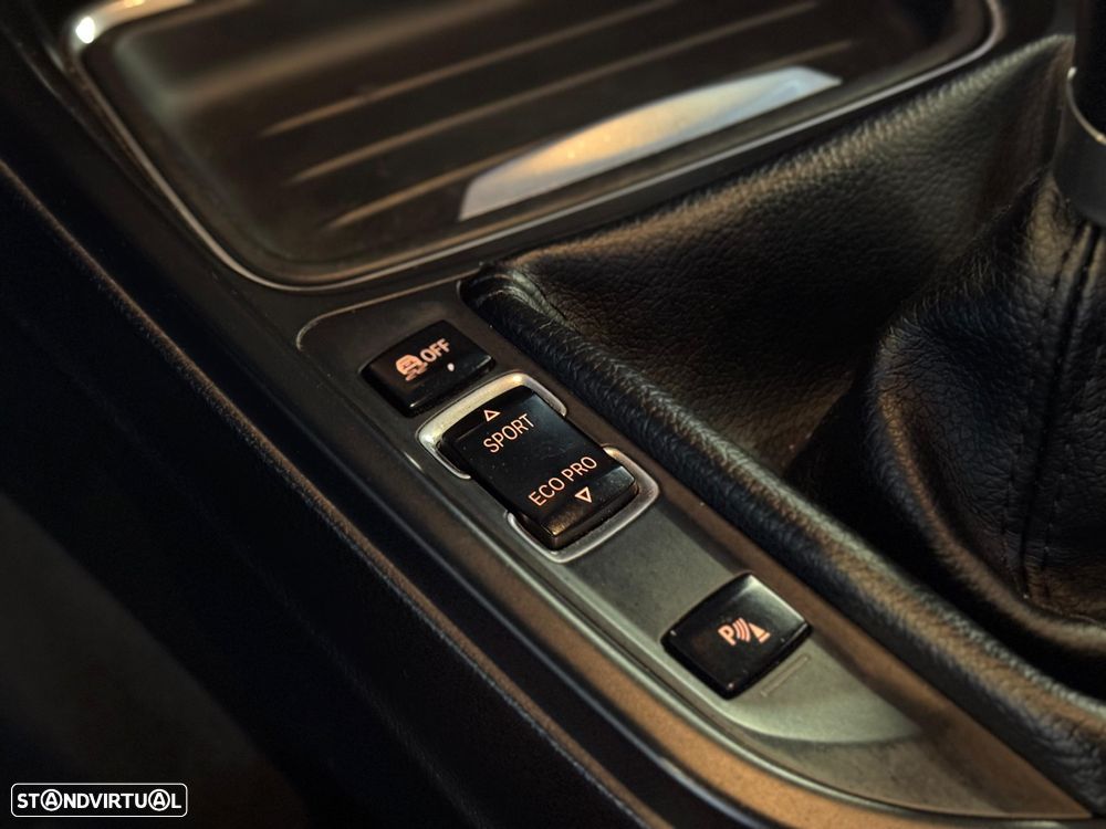 BMW 320 d EfficientDynamics Line Luxury - 24