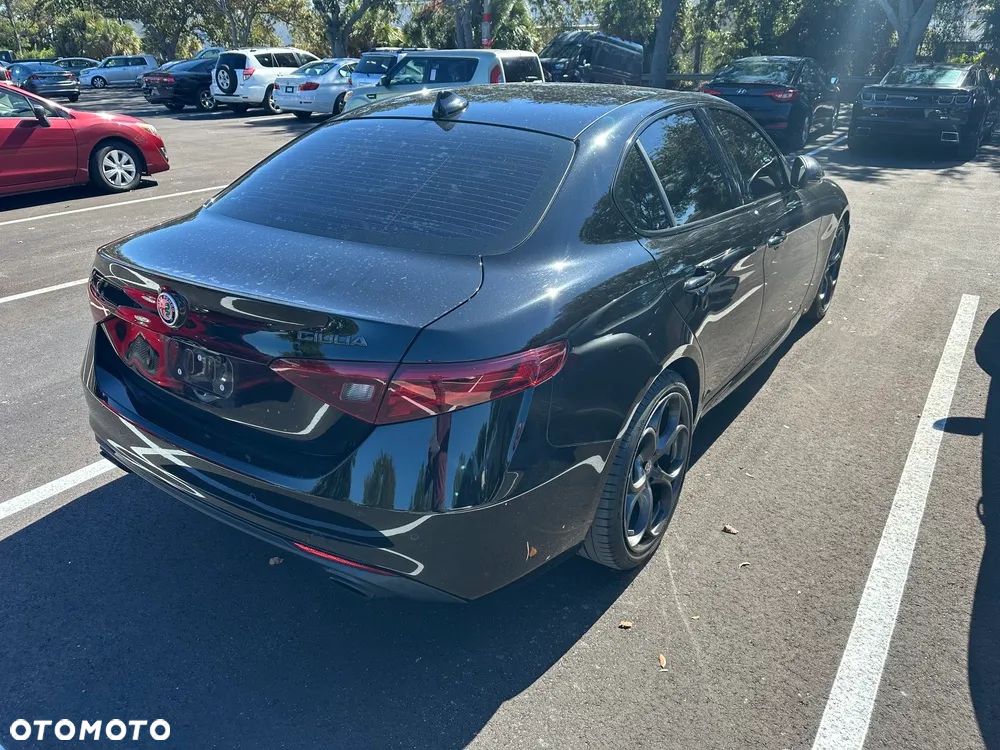 Alfa Romeo Giulia 2.0 Turbo 16V AT8 Veloce - 3