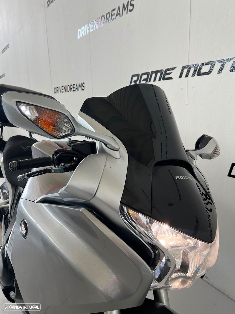Honda VFR - 10