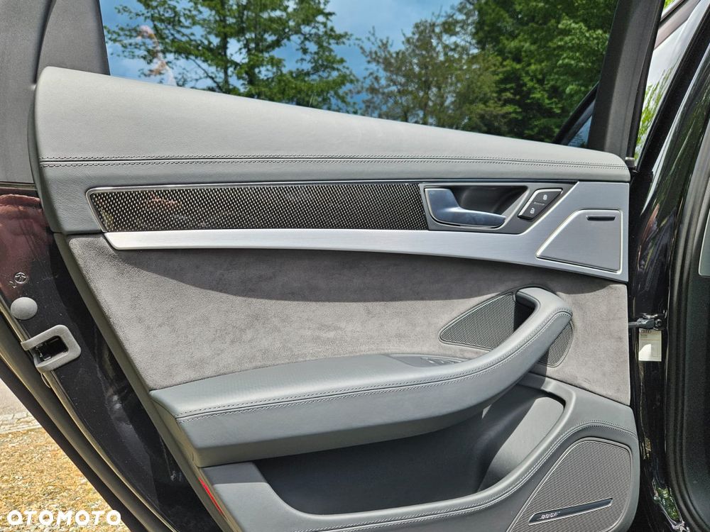 Audi S8 - 12