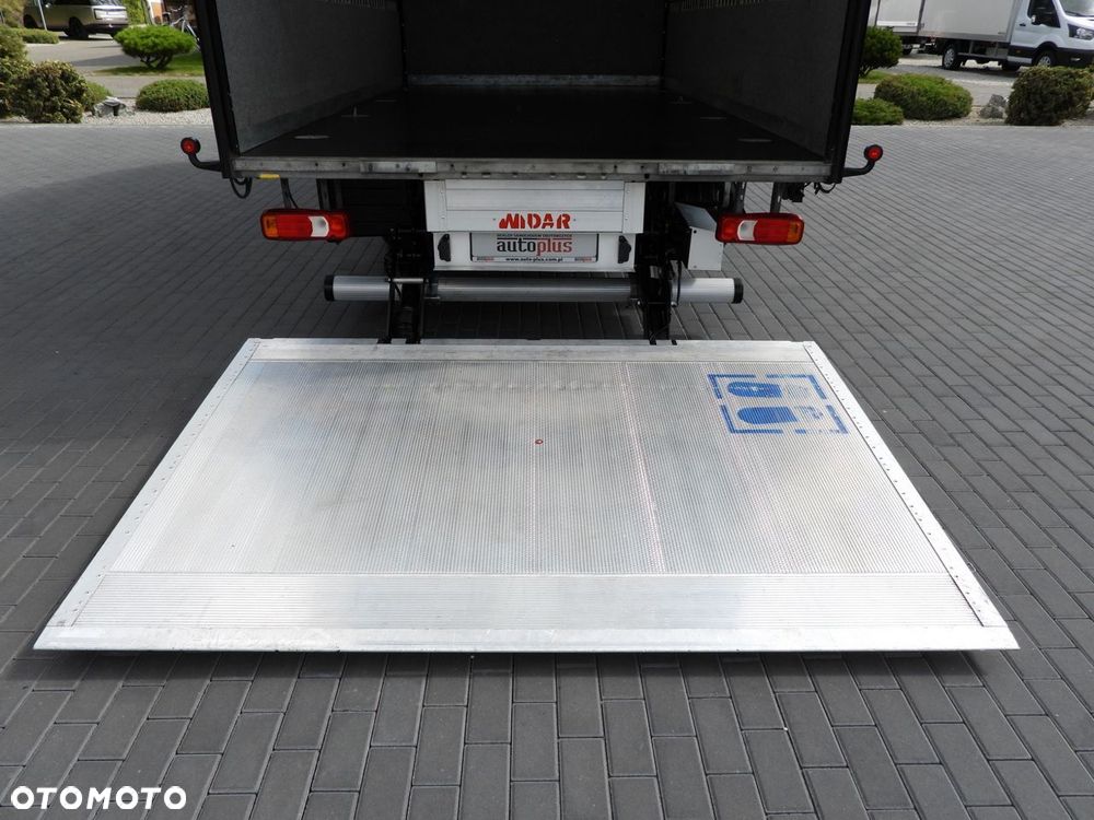 Iveco DAILY 35S18 KONTENER WINDA 8 PALET WEBASTO TEMPOMAT NAWIGACJA LEDY PNEUMATYKA KLIMATYZACJA  180KM - 24