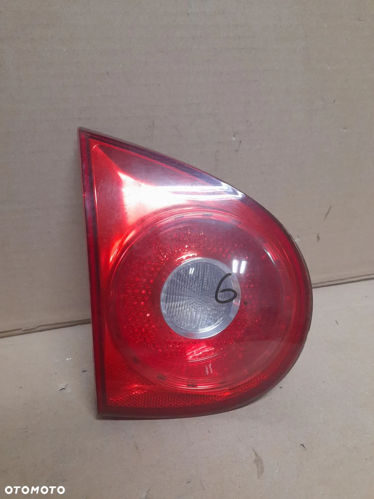 lampa lewa tył w klapę golf 5 1k6945093f - 1
