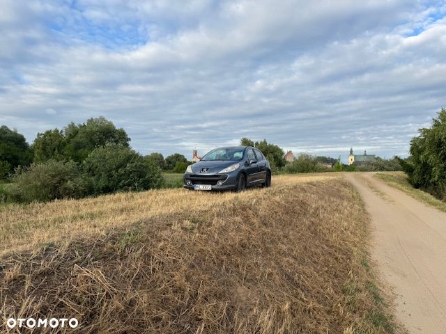 Peugeot 207 - 1