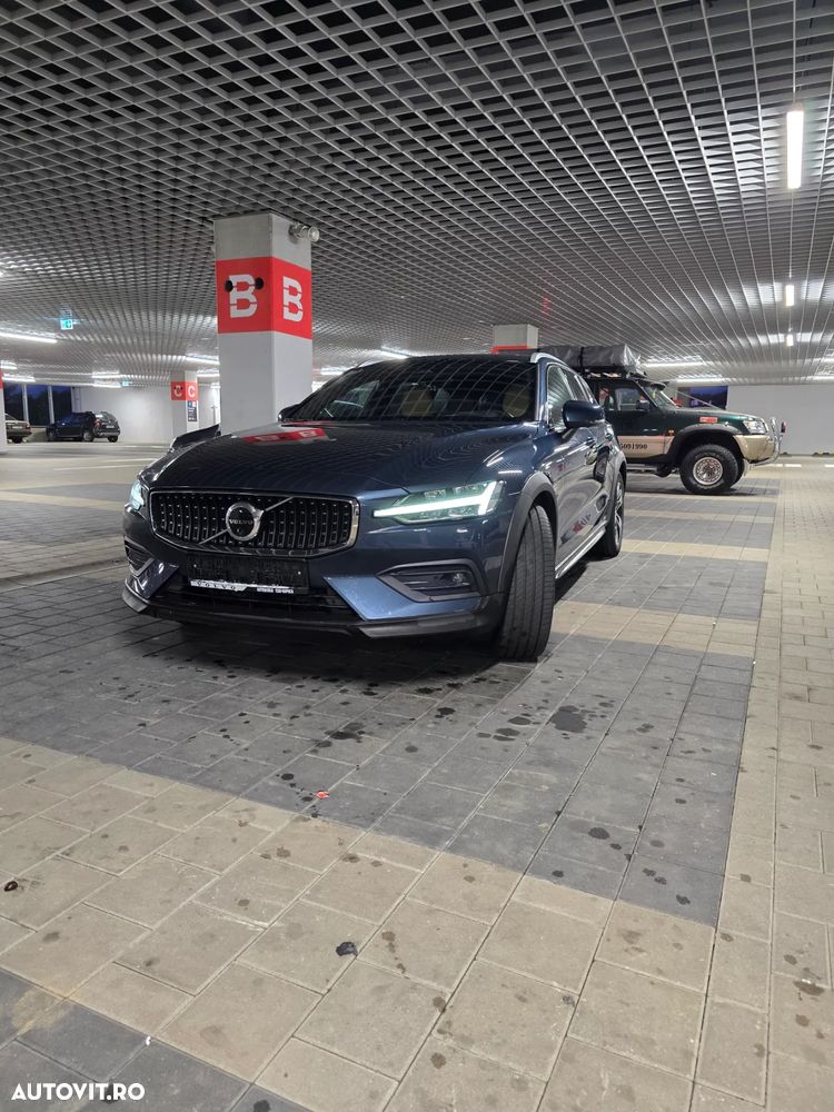 Volvo V60 V60CC B5 MHEV AT AWD Ultimate Bright - 3