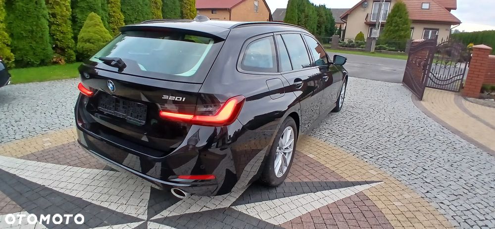 BMW Seria 3 320i Touring Advantage - 9