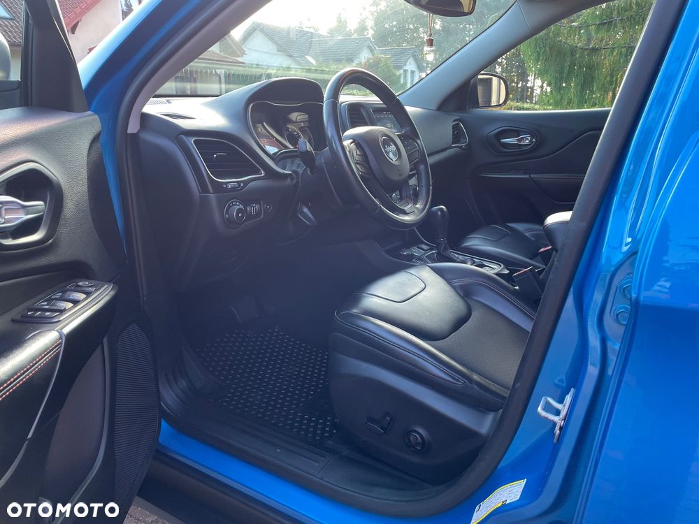 Jeep Cherokee - 12