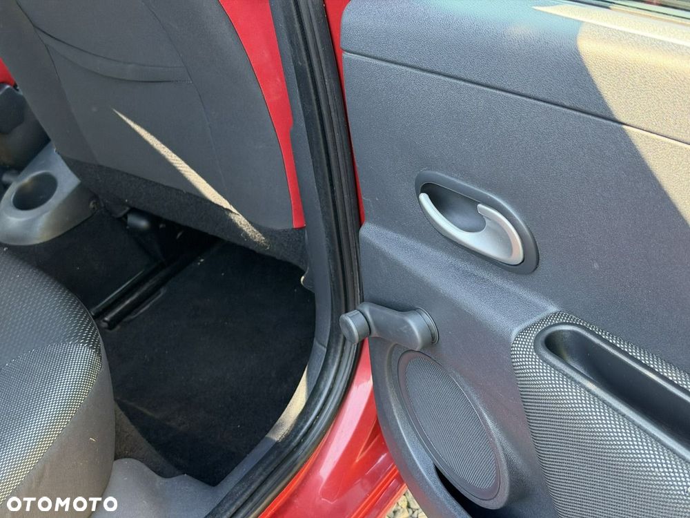 Renault Clio - 21
