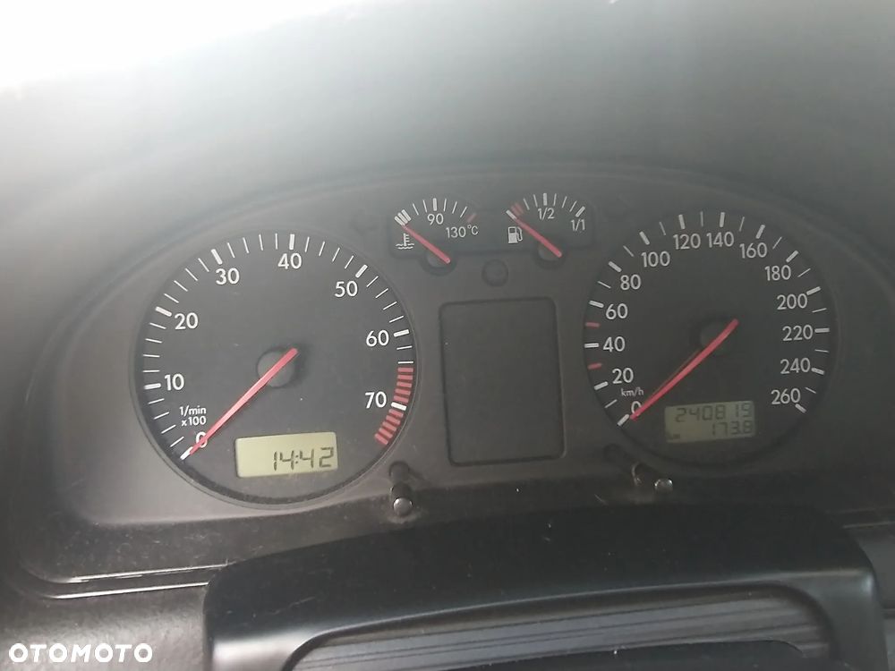 Volkswagen Passat 1.8T Comfortline - 2