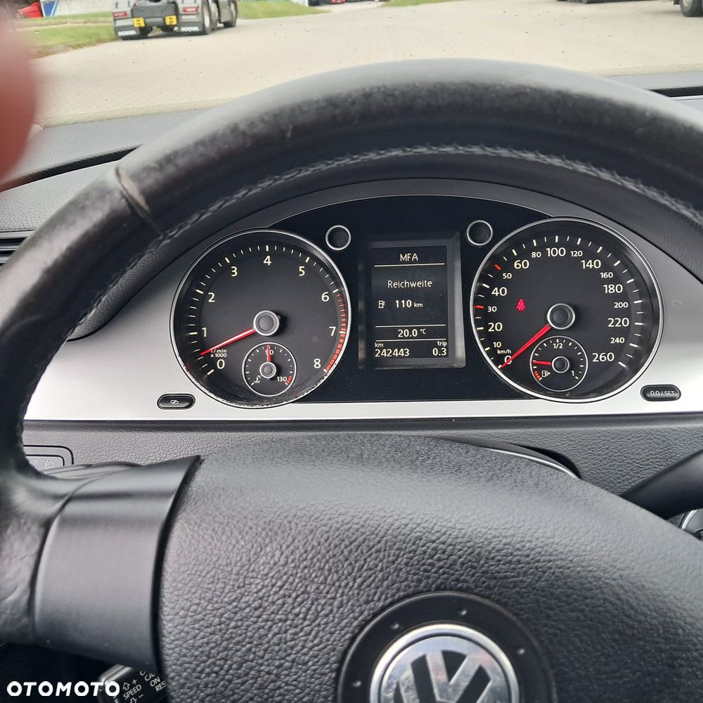 Volkswagen Passat - 11