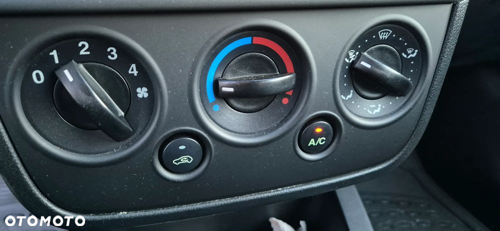 Ford Fiesta 1.3 Ambiente - 8