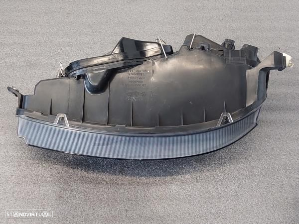 Otica / Farol Dto Fiat Punto (188_) - 3