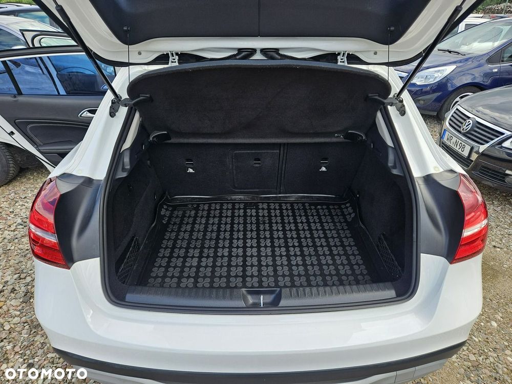 Mercedes-Benz GLA - 27
