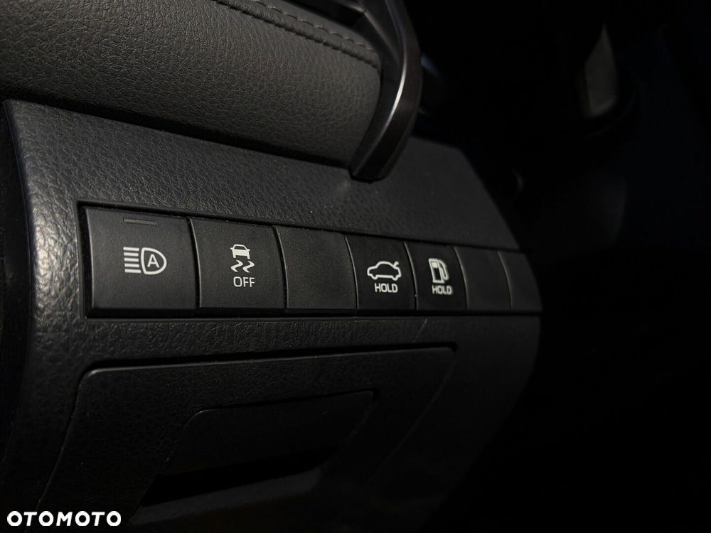 Toyota Camry 2.5 Hybrid Comfort CVT - 32