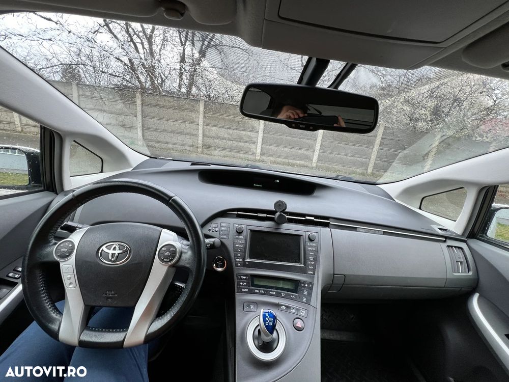 Toyota Prius (Hybrid) Sol - 8