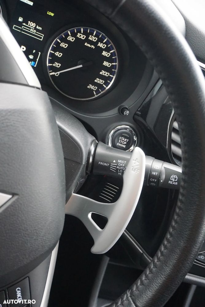 Mitsubishi Outlander 2.2 DI-D 4WD Automatik Instyle - 28