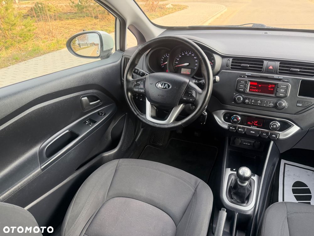 Kia Rio 1.2 Dream Team Edition - 29