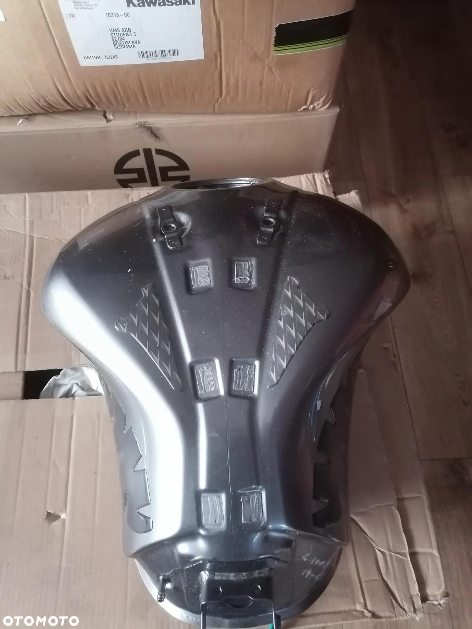 EU Zbiornik Bak Kawasaki Z1000 14-17 igła z pompą - 3