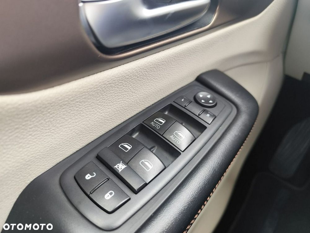 Chrysler Pacifica - 35