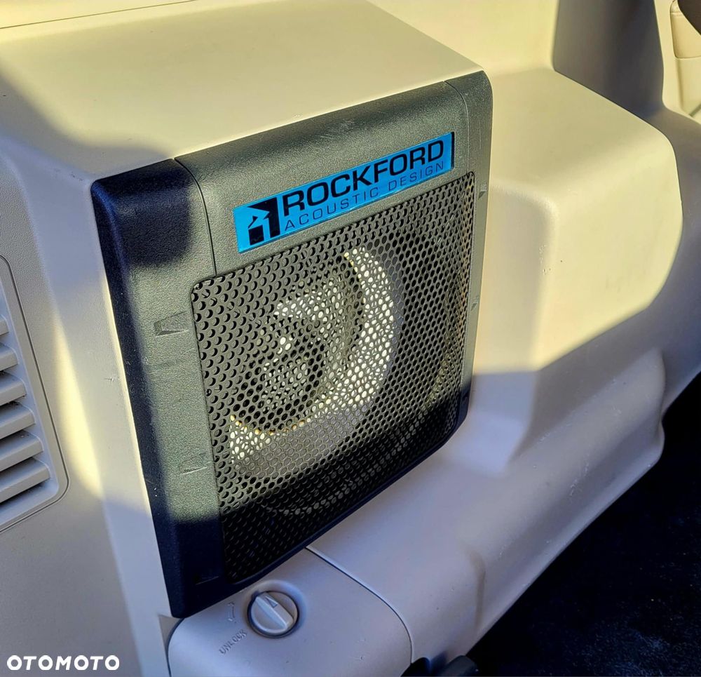 Mitsubishi Pajero - 11