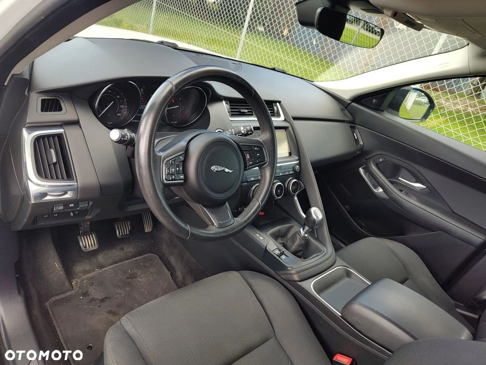 Jaguar E-Pace D150 - 11