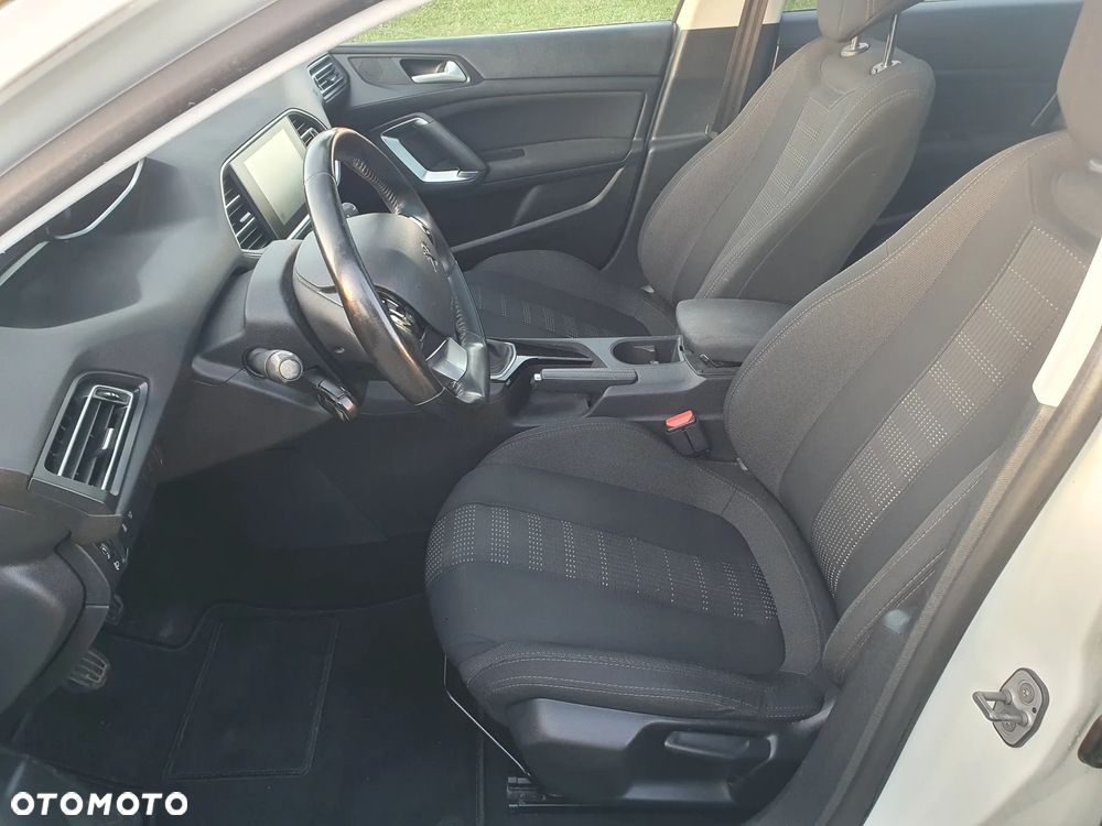 Peugeot 308 1.6 BlueHDi Allure S&S - 6