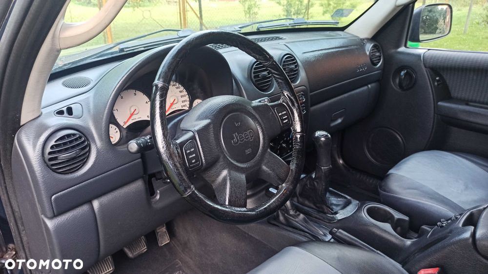 Jeep Liberty - 2