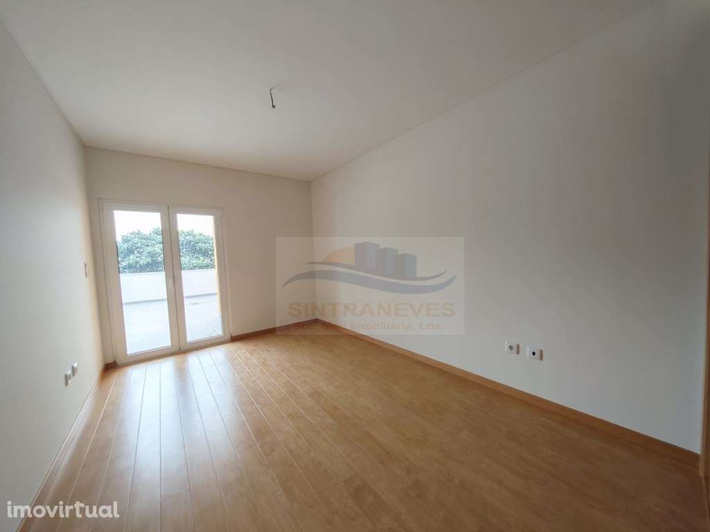 T3 Duplex Novo com Grande Terraço, Arrecadação e Box - Grande imagem: 3/22