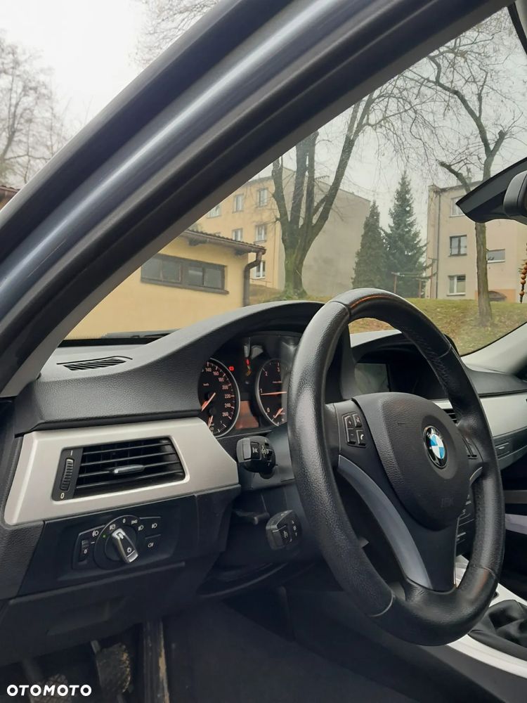 BMW Seria 3 318d DPF Edition Exclusive - 11